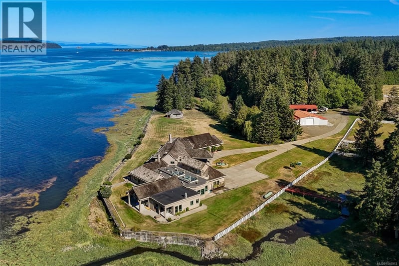 340 Berray Road, Fanny Bay, British Columbia, V0R1W0, Fanny Bay, British Columbia — photo 1 of 5