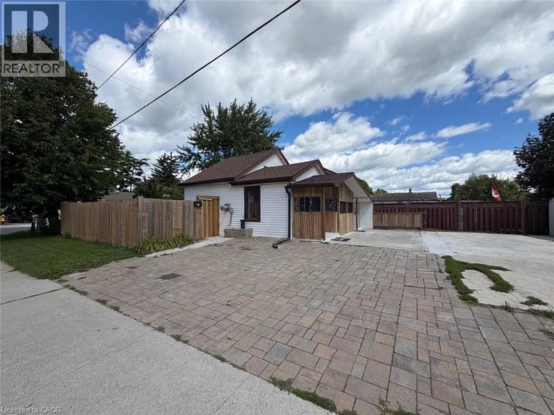 76 AVENUE Road, Cambridge, Ontario, N1R1C1, Cambridge, Ontario — photo 1 of 5