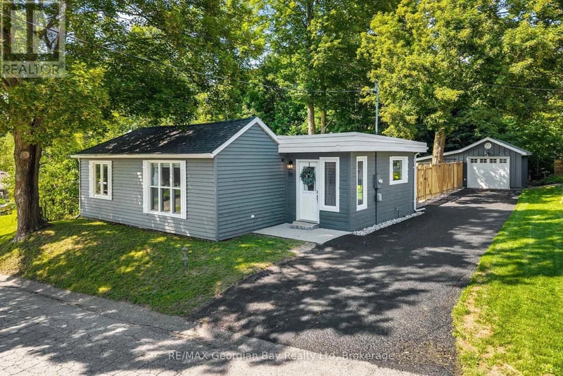 59 Broad Street, Penetanguishene, Ontario, L9M1G4, Penetanguishene, Ontario — photo 1 of 5