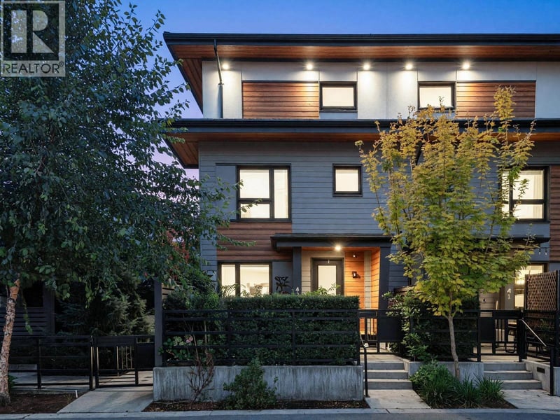 #42 528 2ND Street, North Vancouver, British Columbia, V7L0G8, North Vancouver, British Columbia — photo 1 of 5