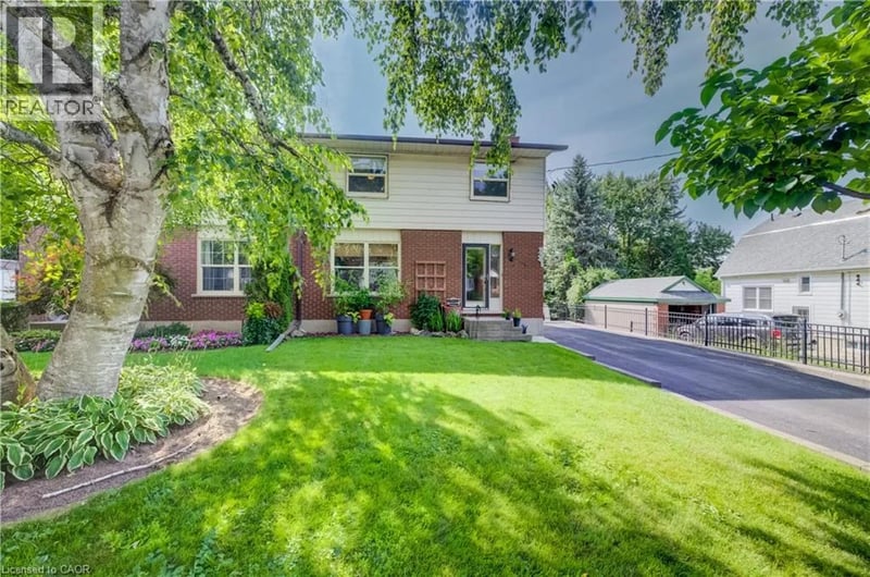 124 QUEENSWAY Drive, St. Jacobs, Ontario, N0B2N0, St. Jacobs, Ontario — photo 1 of 5