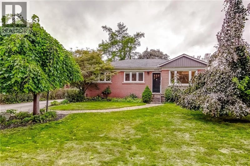 1059 SHEPHERDS Drive, Burlington, Ontario, L7T3R4, Burlington, Ontario — photo 1 of 5