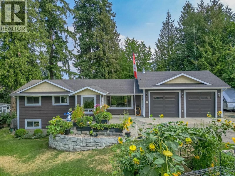 2651 Okanagan Avenue Northeast, Salmon Arm, British Columbia, V1E2T2, Salmon Arm, British Columbia — photo 1 of 5