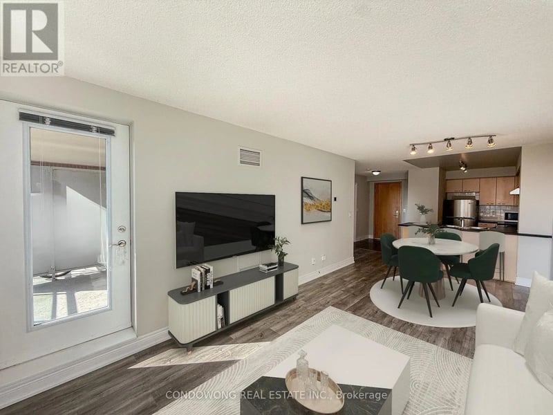 #318 62 Suncrest Boulevard, Markham (Commerce Valley), Ontario, L3T7Y6, Markham (Commerce Valley), Ontario — photo 1 of 5
