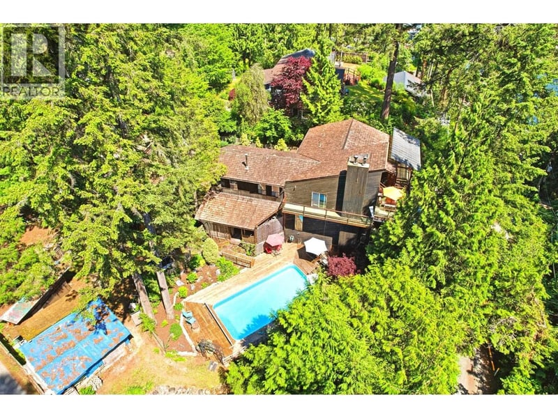 5481 INDIAN RIVER Drive, North Vancouver, British Columbia, V7G2T7, North Vancouver, British Columbia — photo 1 of 5