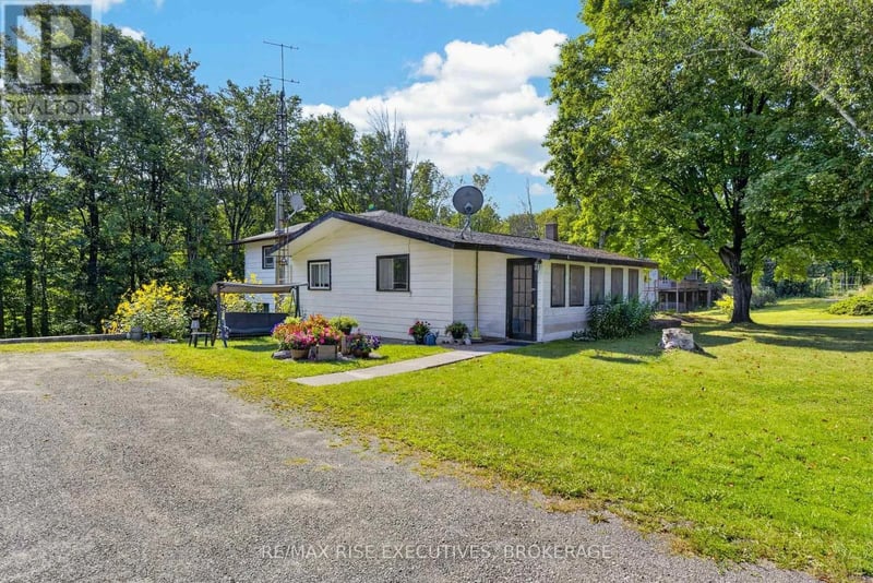 6900 Perth Road, South Frontenac, Ontario, K0H2L0, South Frontenac, Ontario — photo 1 of 5