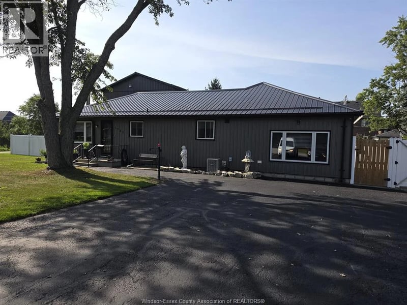 #MAIN 1282 STUART Boulevard, LaSalle, Ontario, N9J1Y4, LaSalle, Ontario — photo 1 of 5