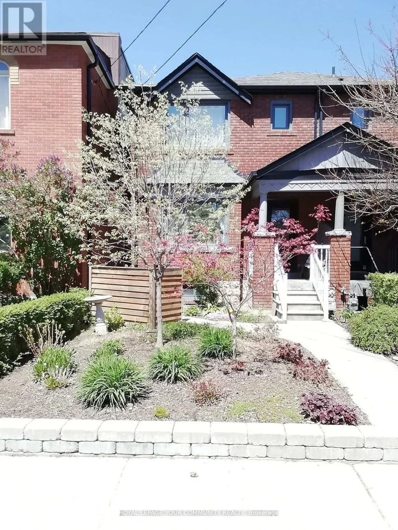 #Lower 10 Ulster Street, Toronto (University), Ontario, M5S1E2, Toronto (University), Ontario — photo 1 of 5