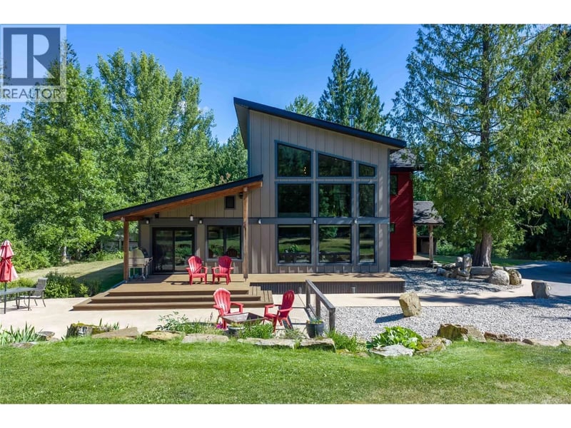 1808 Northview Drive, Revelstoke, British Columbia, V0E2S1, Revelstoke, British Columbia — photo 1 of 5