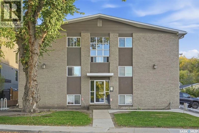 204 208 Saskatchewan CRESCENT E, Saskatoon, Saskatchewan, S7N0K6, Saskatoon, Saskatchewan — photo 1 of 5