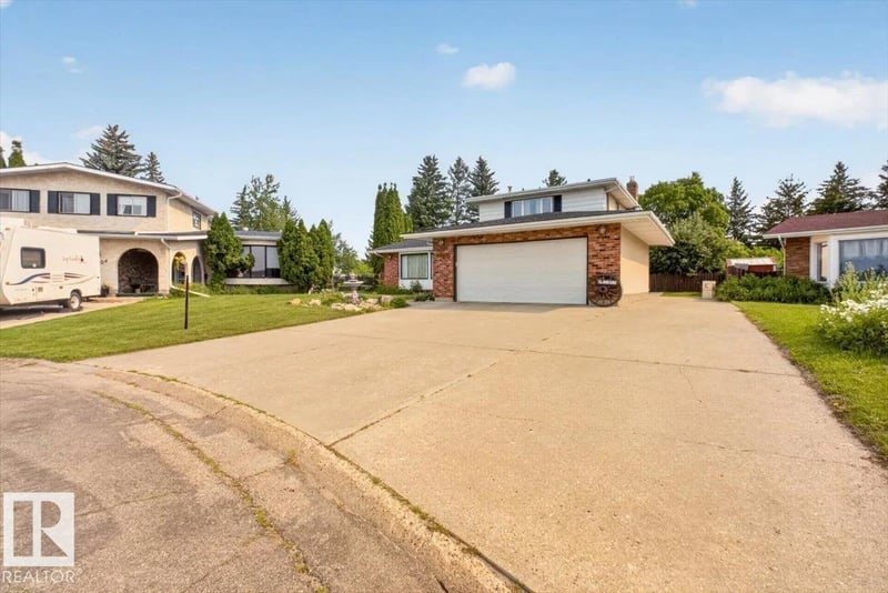 4027 74 ST NW, Edmonton, Alberta, T6K0W7, Edmonton, Alberta — photo 1 of 5