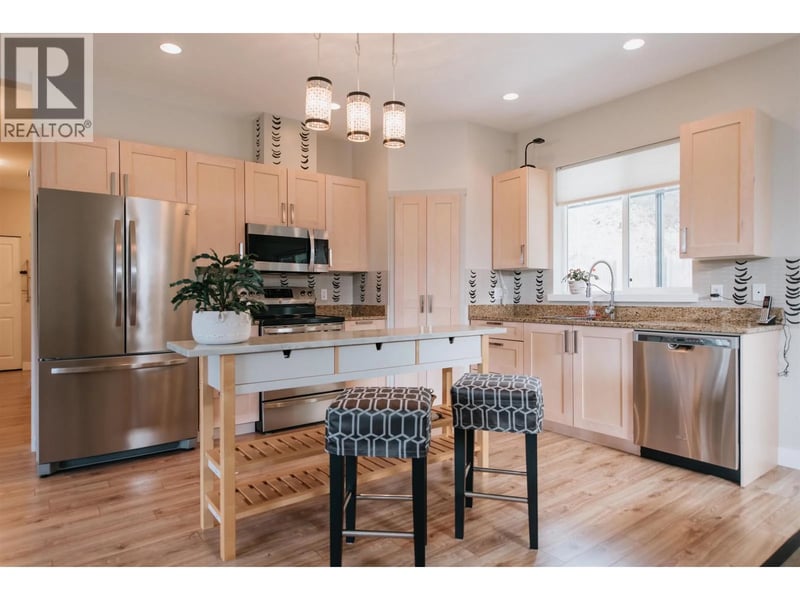 6222 SITKA Road, Sechelt, British Columbia, V7Z0L3, Sechelt, British Columbia — photo 1 of 5