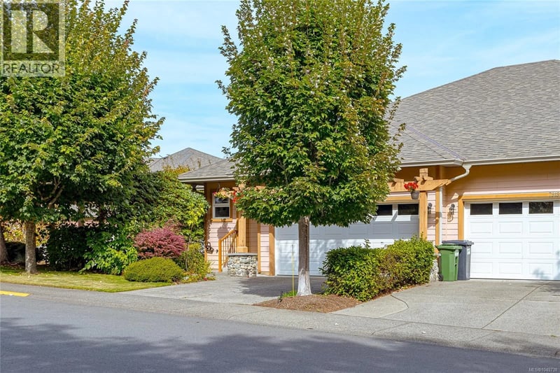 7921 Polo Park Crescent, Central Saanich, British Columbia, V8M2K2, Central Saanich, British Columbia — photo 1 of 5