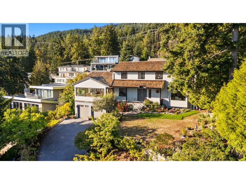 3845 SOUTHRIDGE Avenue, West Vancouver, British Columbia, V7V3H9, West Vancouver, British Columbia — photo 1 of 5