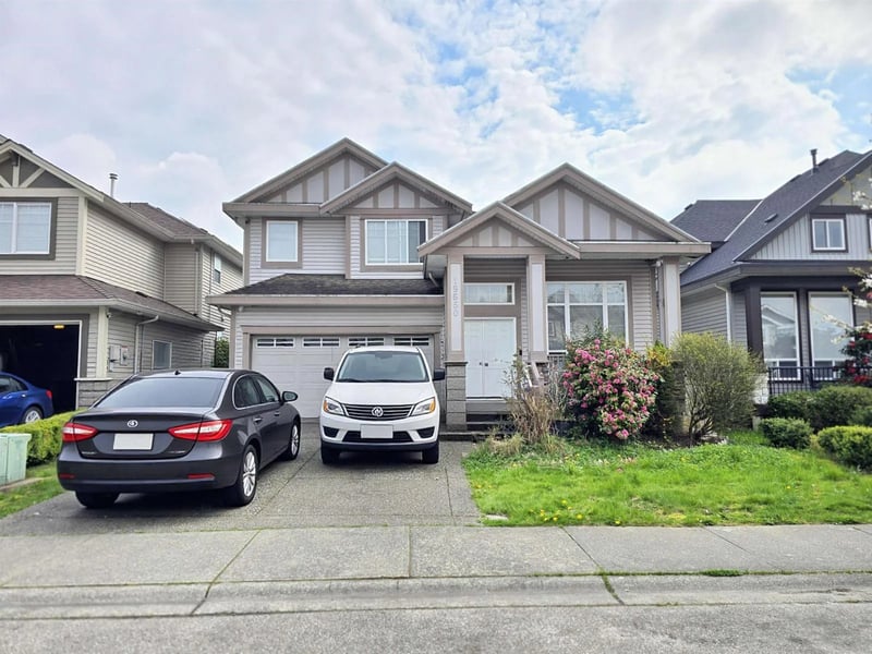 19650 73A Avenue, Langley, British Columbia, V2Y3C4, Langley, British Columbia — photo 1 of 5