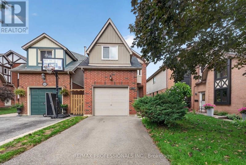 1001 Redbird Crescent, Pickering (Liverpool), Ontario, L1V5K4, Pickering (Liverpool), Ontario — photo 1 of 5