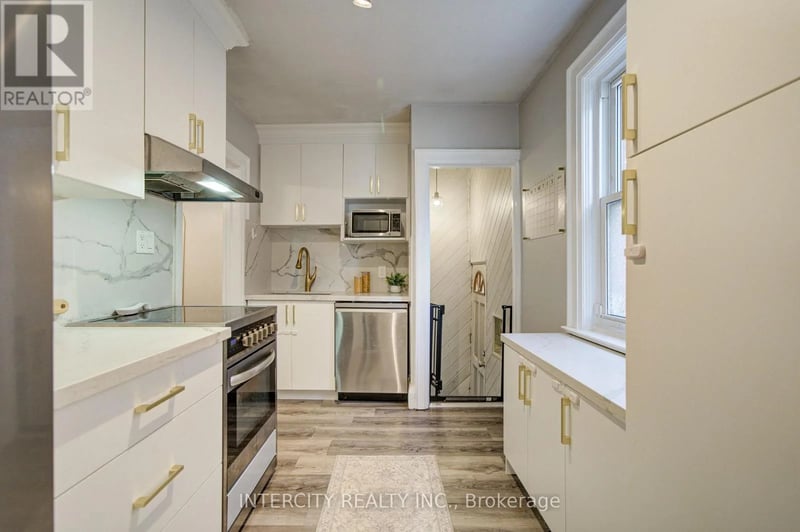 256 Blantyre Avenue, Toronto (Birchcliffe-Cliffside), Ontario, M1N2S1, Toronto (Birchcliffe-Cliffside), Ontario — photo 1 of 5