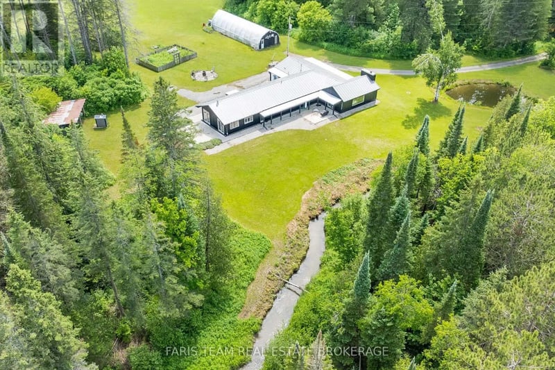 1076 Beaver Lane, Springwater, Ontario, P0B1L0, Springwater, Ontario — photo 1 of 5