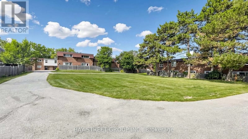 #117 57 Godstone Road, Toronto (Don Valley Village), Ontario, M2J3C8, Toronto (Don Valley Village), Ontario — photo 1 of 5