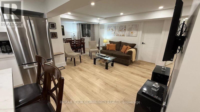204 Mccaffrey Road, Newmarket (Summerhill Estates), Ontario, L3X1J9, Newmarket (Summerhill Estates), Ontario — photo 1 of 5