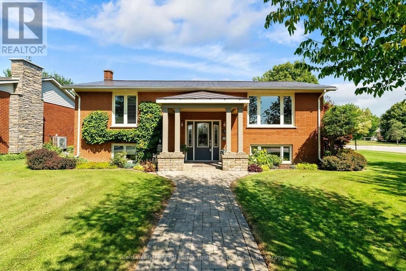 323 Warren Street, Goderich (Goderich (Town)), Ontario, N7A4G1, Goderich (Goderich (Town)), Ontario — photo 1 of 5