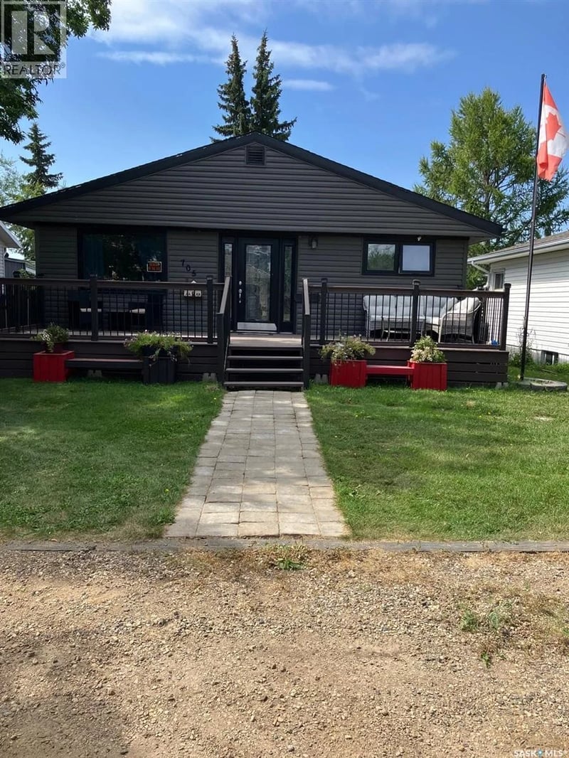705 Prospect AVENUE, Oxbow, Saskatchewan, S0C2B0, Oxbow, Saskatchewan — photo 1 of 5