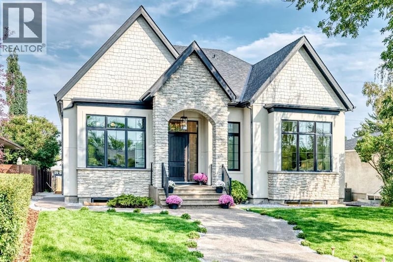 3743 36 Avenue Southwest, Calgary, Alberta, T3E1C3, Calgary, Alberta — photo 1 of 5