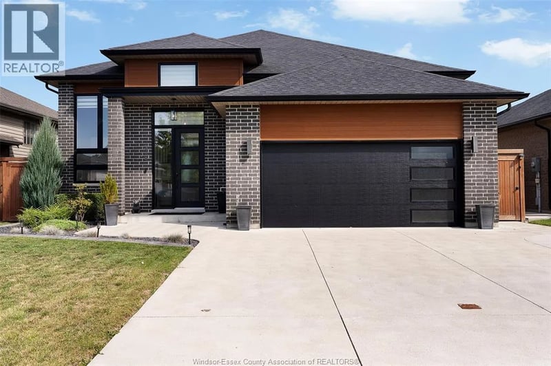 378 WELSH, Amherstburg, Ontario, N9V0E7, Amherstburg, Ontario — photo 1 of 5
