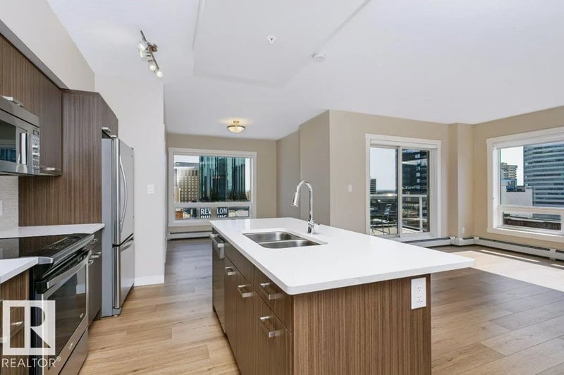 #1002 10410 102 AV NW, Edmonton, Alberta, T5J0E9, Edmonton, Alberta — photo 1 of 5