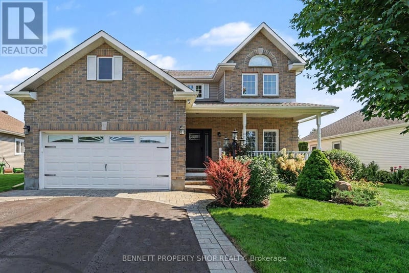 32 Rochelle Drive, Ottawa, Ontario, K0A2Z0, Ottawa, Ontario — photo 1 of 5