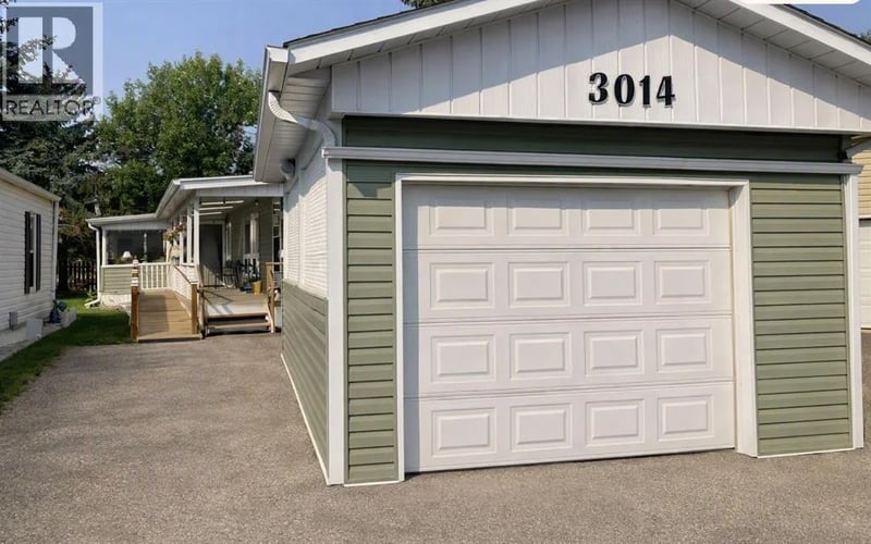 3014 29th Street South, Lethbridge, Alberta, T1K6S7, Lethbridge, Alberta — photo 1 of 5