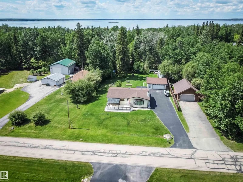 4828 48 ST, Rural Lac Ste. Anne County, Alberta, T0E0A0, Rural Lac Ste. Anne County, Alberta — photo 1 of 5