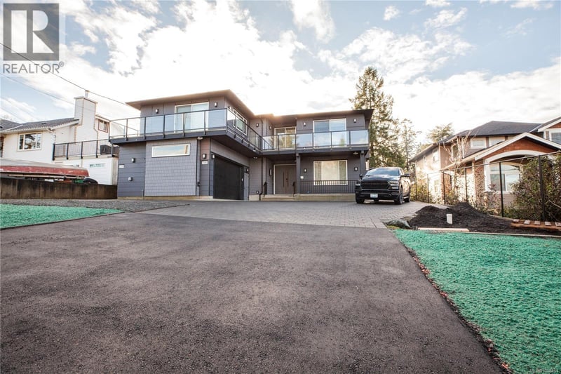 741 Snowdrop Avenue, Saanich, British Columbia, V8Z2N3, Saanich, British Columbia — photo 1 of 5
