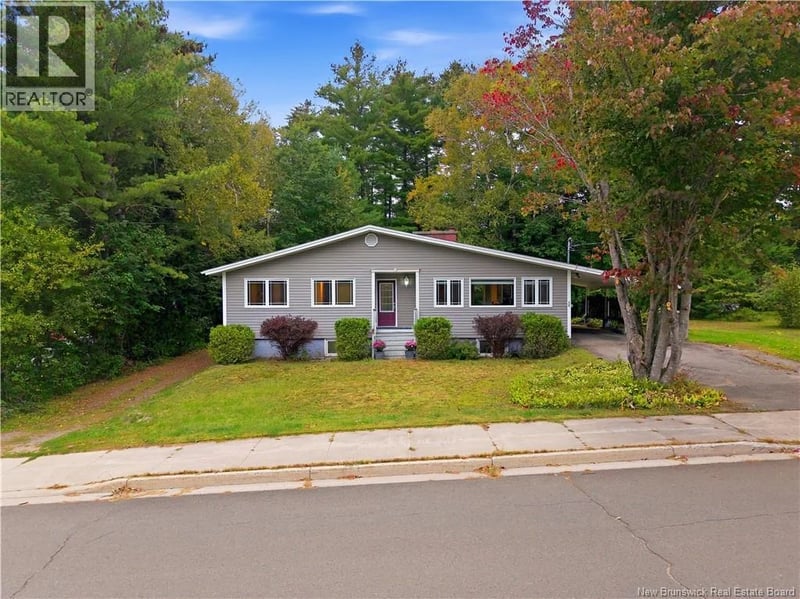 40 DeWitt Acres, Fredericton, New Brunswick, E3A6S2, Fredericton, New Brunswick — photo 1 of 5