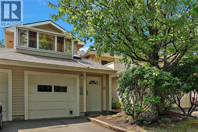 #5 909 Admirals Road, Esquimalt, British Columbia, V9A2P1, Esquimalt, British Columbia — photo 1 of 5