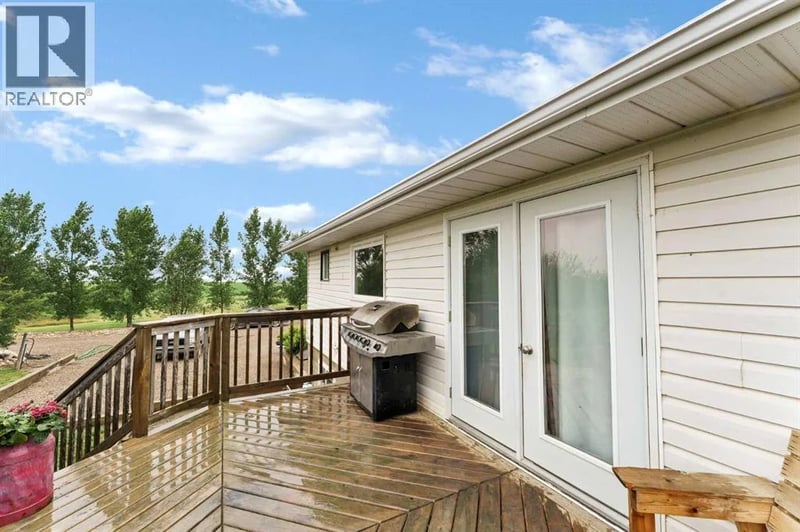 94079 113 Range Road, Bow Island, Alberta, T0K0G0, Bow Island, Alberta — photo 1 of 5