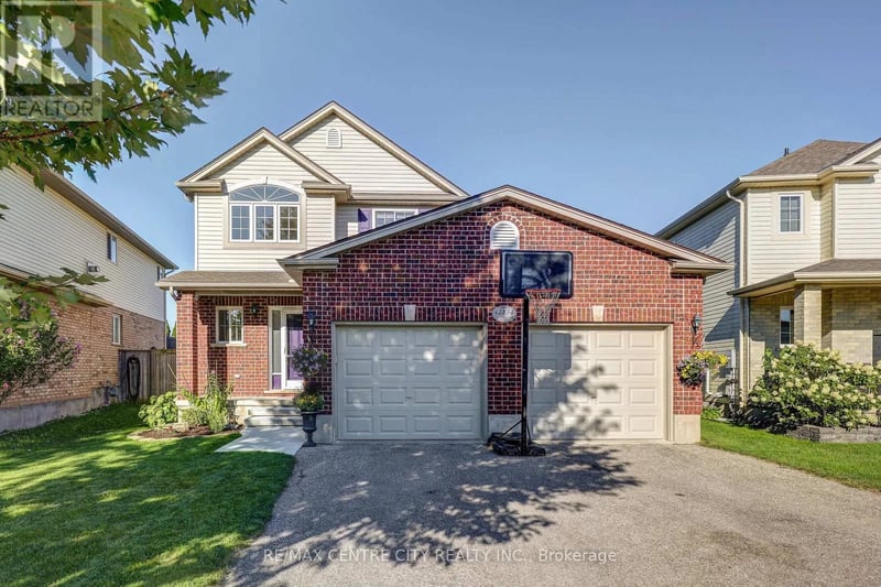 42134 Mcbain Line, Central Elgin, Ontario, N5P4R1, Central Elgin, Ontario — photo 1 of 5