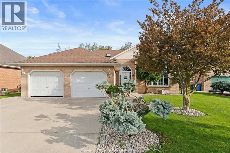 66 OAK, Essex, Ontario, N8M3C5, Essex, Ontario — photo 1 of 5
