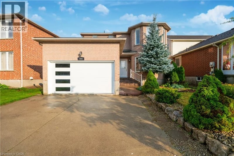 888 PAISLEY Road, Guelph, Ontario, N1K1V8, Guelph, Ontario — photo 1 of 5