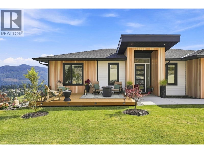 2486 HIGHLANDS Drive, South Shuswap, British Columbia, V0E1H2, South Shuswap, British Columbia — photo 1 of 5