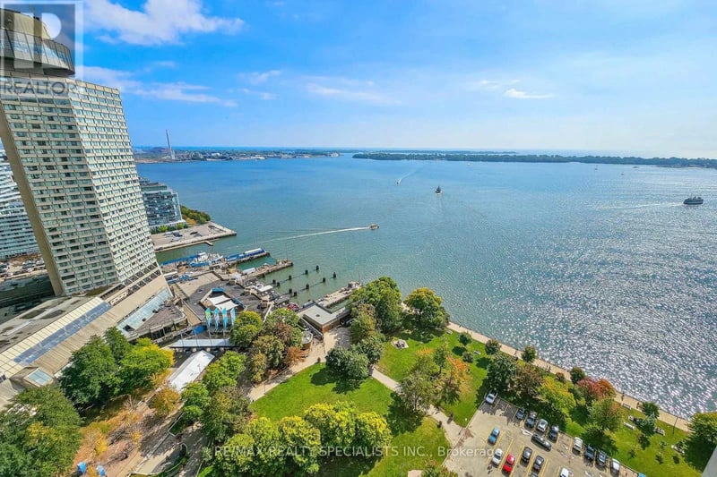 #1207 33 Harbour Square, Toronto (Waterfront Communities), Ontario, M5J2G2, Toronto (Waterfront Communities), Ontario — photo 1 of 5