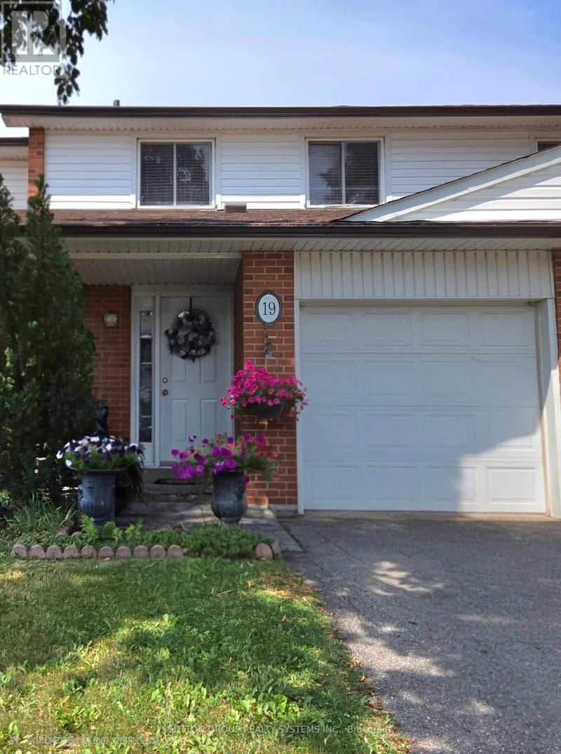 #19 2380 Bromsgrove Road, Mississauga (Clarkson), Ontario, L5J4E6, Mississauga (Clarkson), Ontario — photo 1 of 5