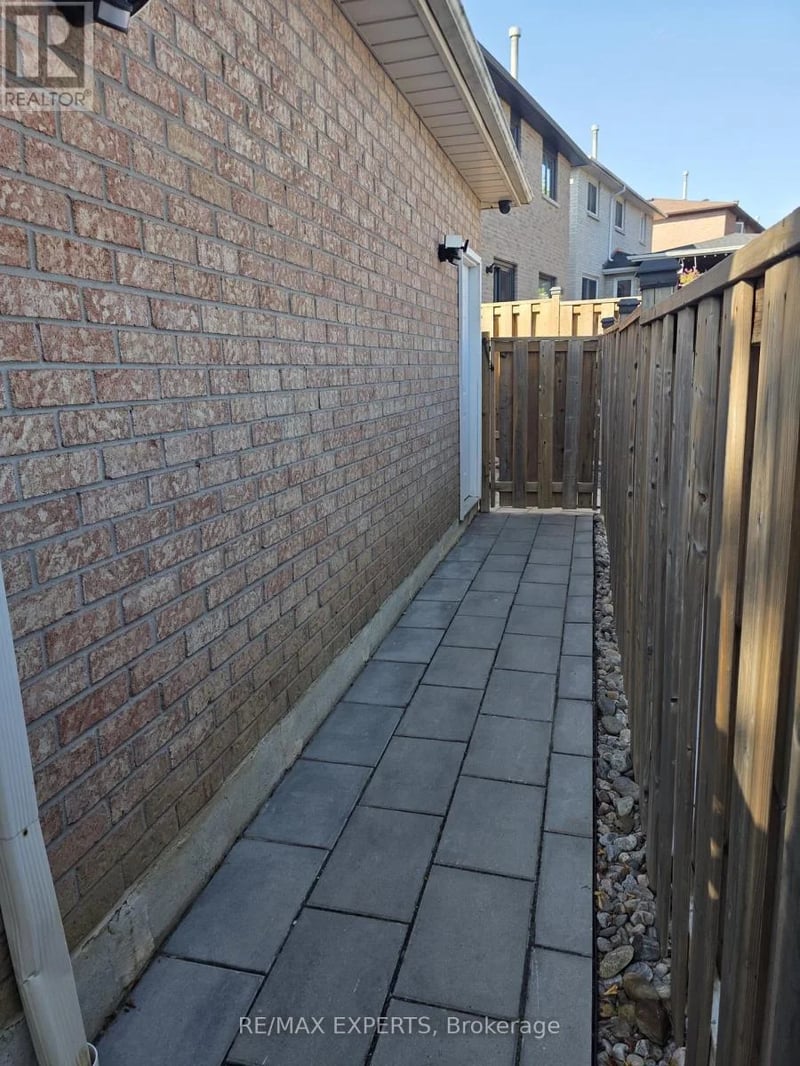 #Bsmt 20 Deer Valley Drive, Caledon (Bolton West), Ontario, L7E2E3, Caledon (Bolton West), Ontario — photo 1 of 5