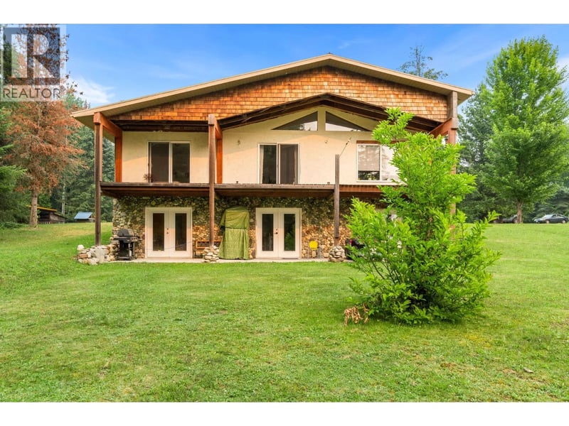 118 Baker Road, Burton, British Columbia, V0G1R0, Burton, British Columbia — photo 1 of 5