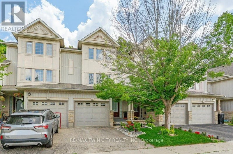#E33 110 Activa Avenue, Kitchener, Ontario, N2E4K4, Kitchener, Ontario — photo 1 of 5