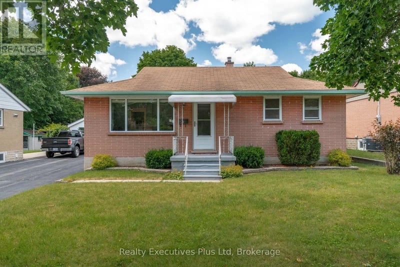 82 Cassino Avenue, Guelph (St. George's), Ontario, N1E2J3, Guelph (St. George's), Ontario — photo 1 of 5