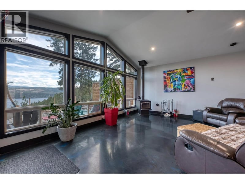 10795 Westshore Road, Vernon, British Columbia, V1H2C3, Vernon, British Columbia — photo 1 of 5