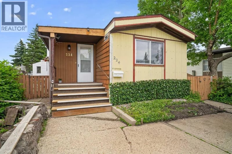 224 Huntwell Road Northeast, Calgary, Alberta, T2K5S9, Calgary, Alberta — photo 1 of 5