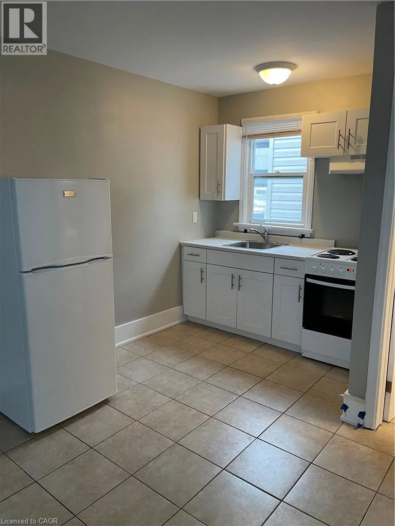 #14 181 KING Street East, Kitchener, Ontario, N2G2K8, Kitchener, Ontario — photo 1 of 3