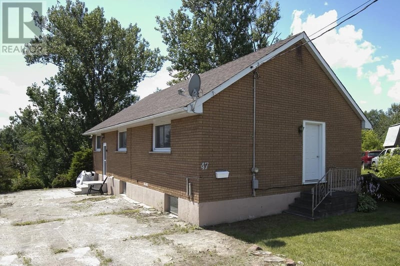 47 Fairview AVE, Sault Ste. Marie, Ontario, P6C3B3, Sault Ste. Marie, Ontario — photo 1 of 5